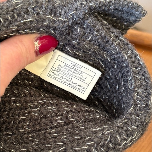 UGG Gray and Silver Knit Boots Size 7 - Picture 4 of 7